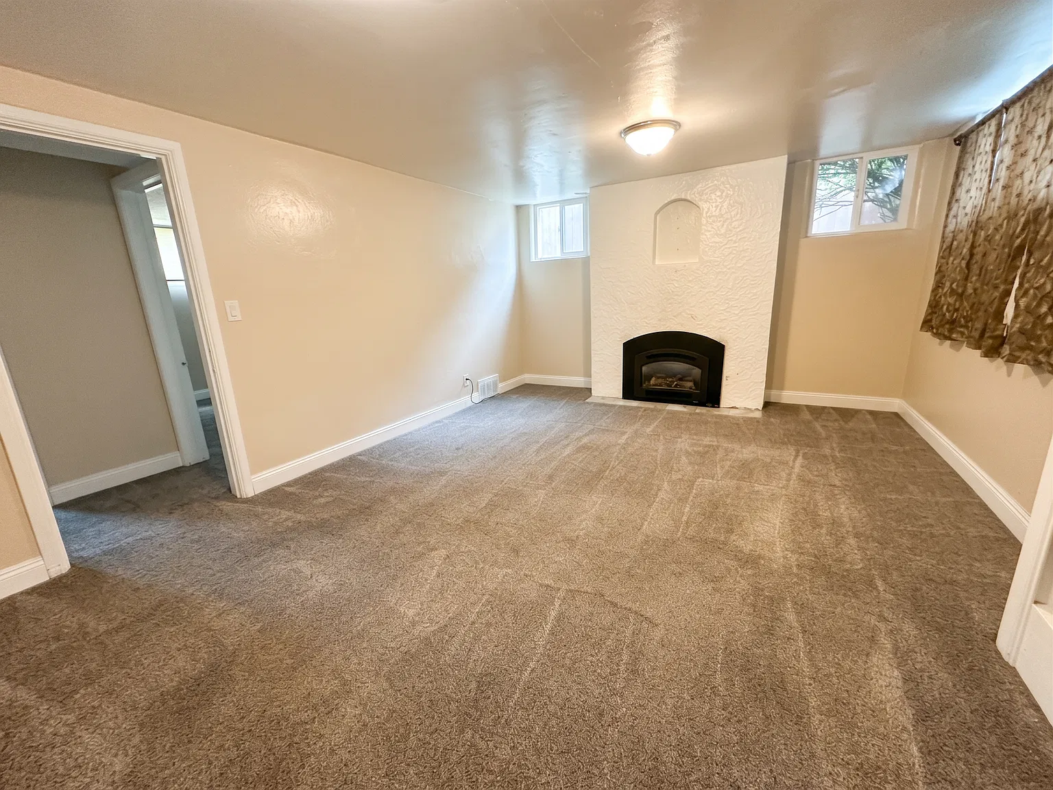 1 bed, 700 sqft, $1,050 — Photo 2