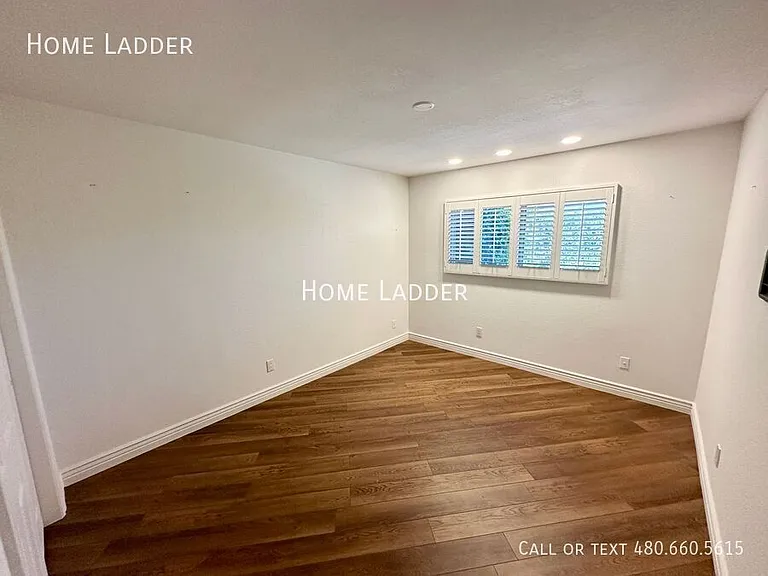 8084 E Del Laton Dr — Photo 16