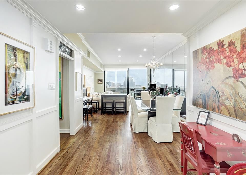 1st image of 1111 Hermann Dr #19B