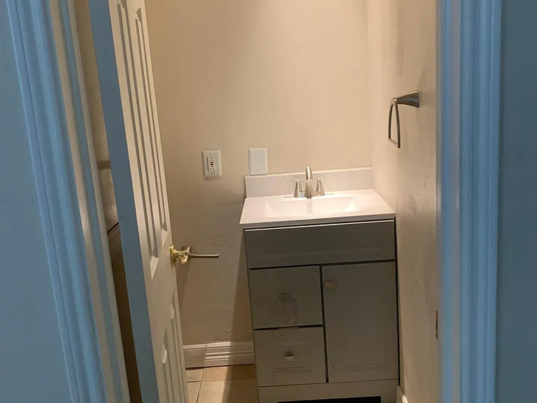 1/2 Bathroom downstairs