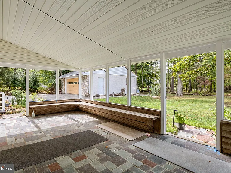 601 Cathcart Rd — Photo 29