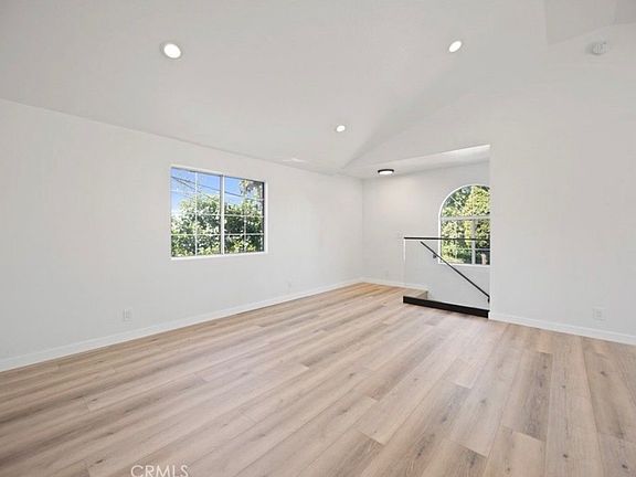 5th image of 424 Parkman Ave #424