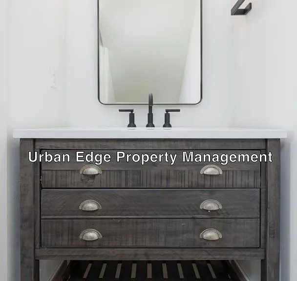 5006 E Hagadorn Ln — Photo 6