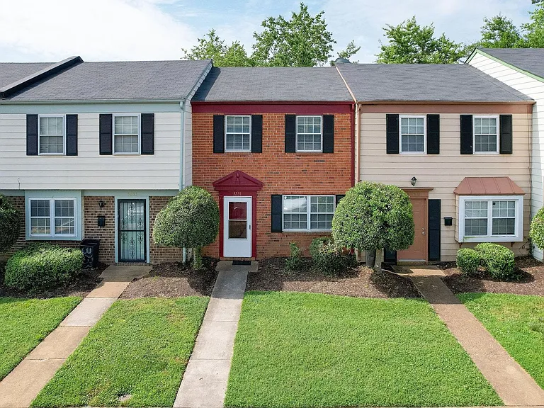 3231 Hunters Mill Dr — Photo 3