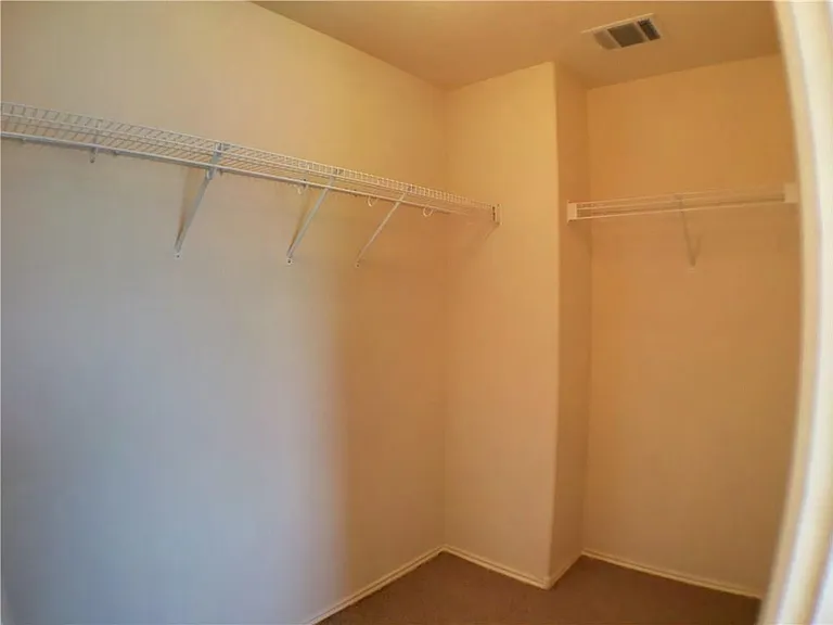 511 W South St — Photo 11