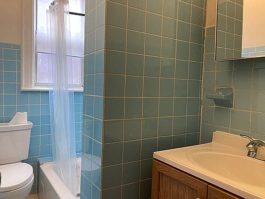3rd image of 233 Maujer St #1F