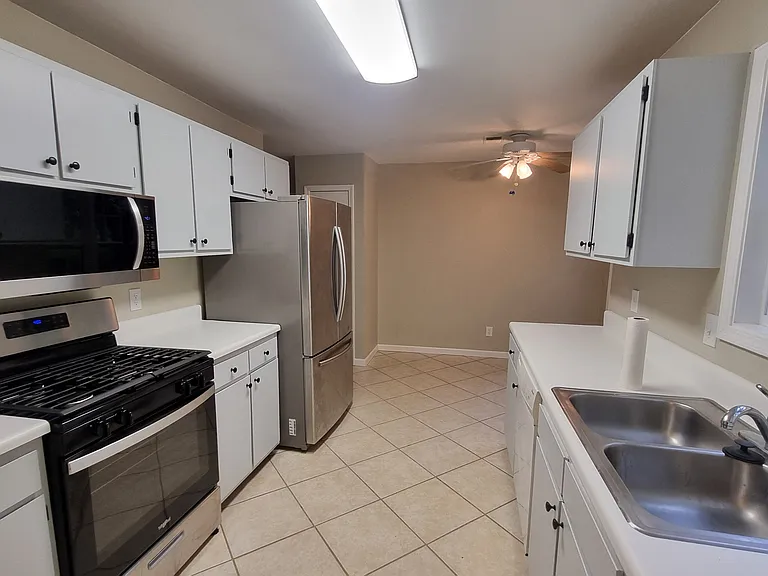 1352 Woodmill Trce — Photo 2