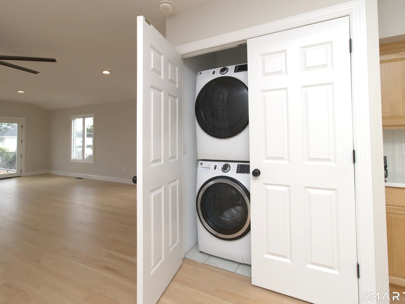 3 bed, 2.0 bath, 2600 sqft, $5,199 — Photo 3