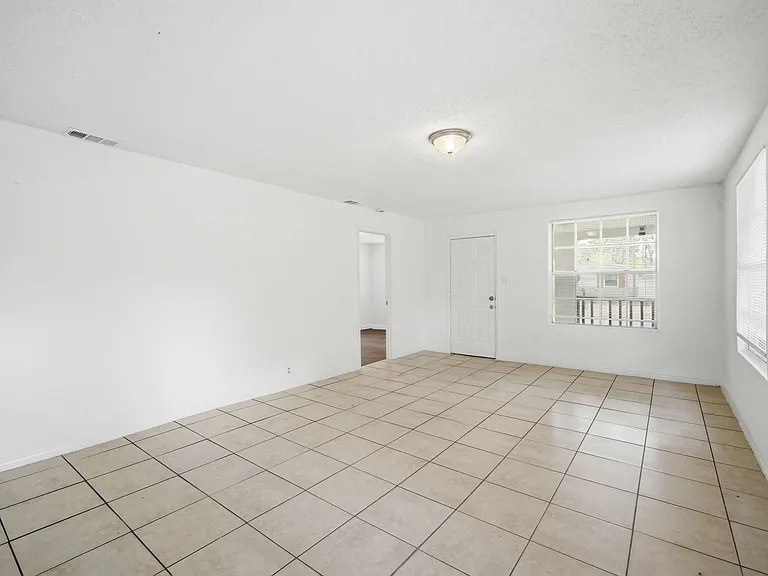 10019 N Jasmine Ave — Photo 6