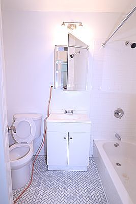 5th image of 14345 Sanford Ave APT 202