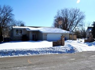 807 Louise Rd, Neenah, WI 54956