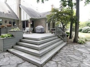 2283 Deer Path Ct, Troy, MI 48098