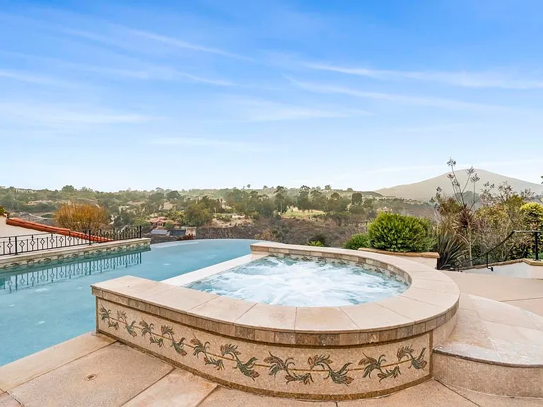6152 Avenida Del Duque — Photo 23