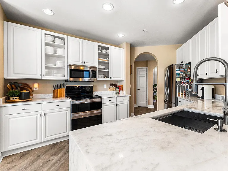 14121 Cambridge Dr #104 — Photo 3