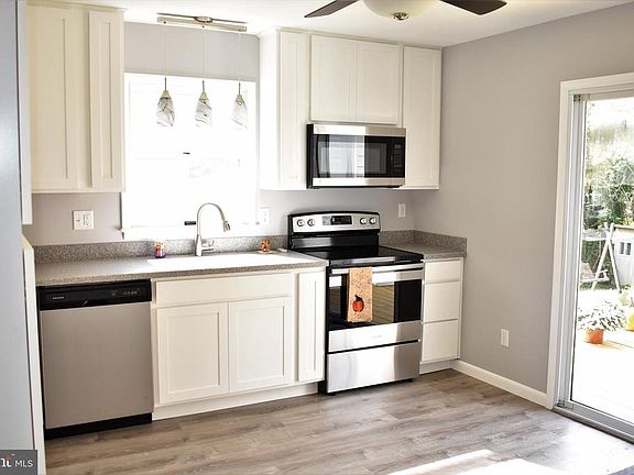 4th image of 204 Green St