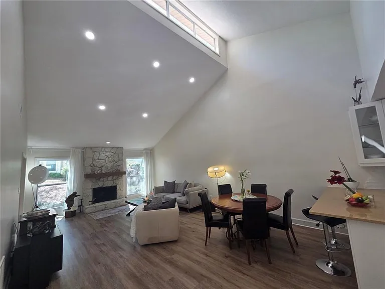 603 Serramonte Dr NE — Photo 10