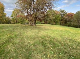 40 Country Club Ln, Anna, IL 62906