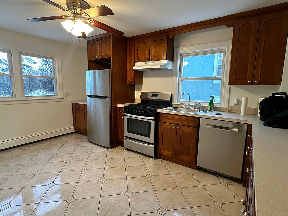 1st image of 180 Crescent Pl #2