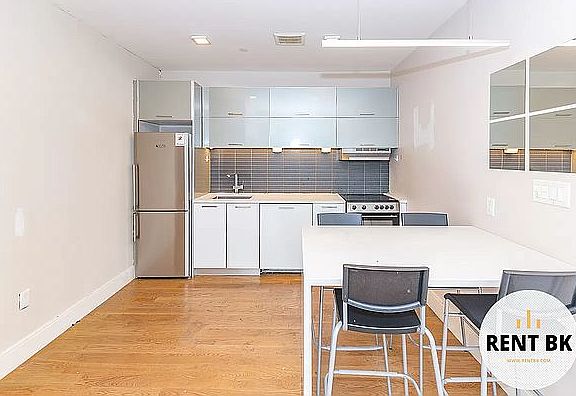 3rd image of 259 Evergreen Ave #2R