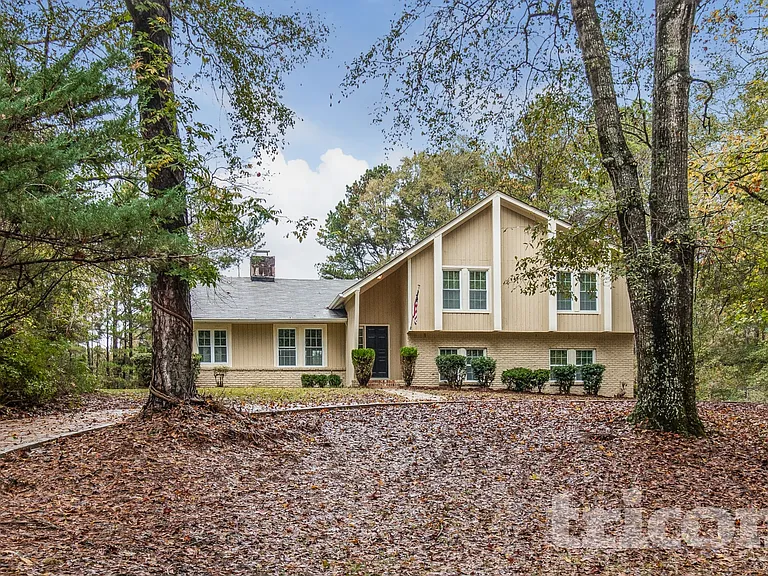 515 Westbridge Dr — Photo 2