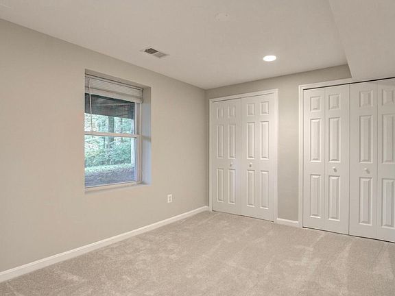 4th image of 9374 Tartan View Dr