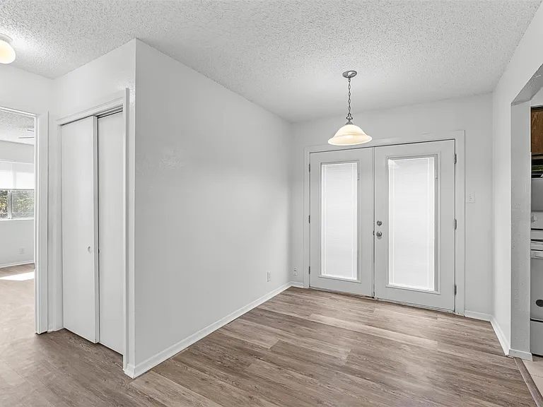 8703 Pineridge Dr #B — Photo 5