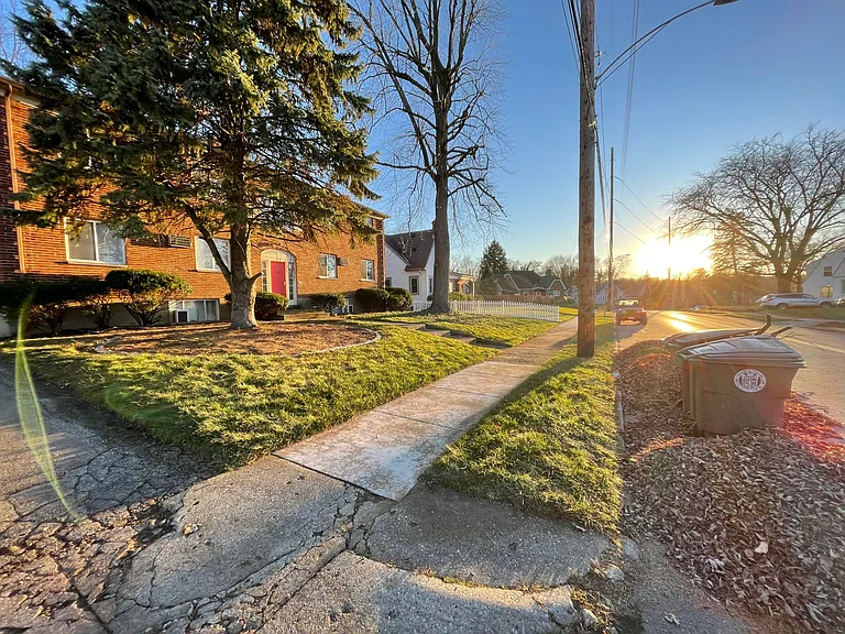 1210 Irving Ave #5 — Photo 9
