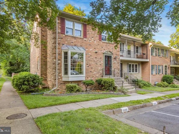 3017 Seven Oaks Pl, Falls Church, VA 22042