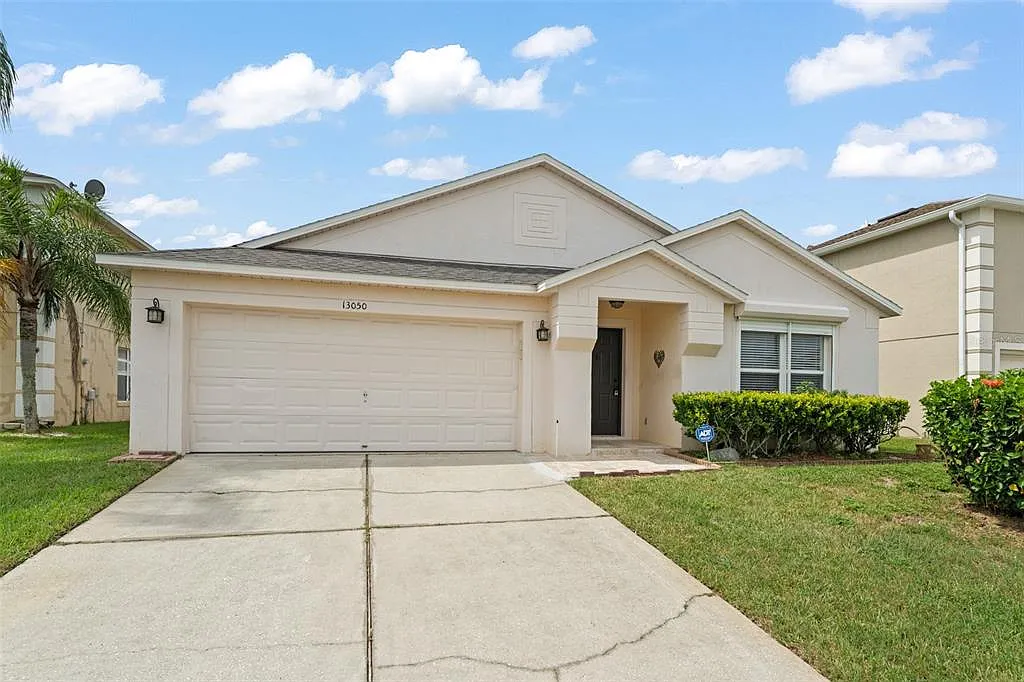 4 bed, 2.0 bath, 1913 sqft, $2,800 — Photo 1