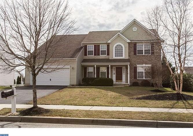 1st image of 915 Benalli Dr