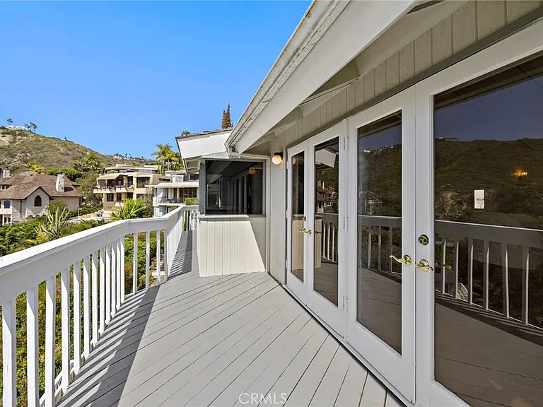 665 Temple Hills Dr — Photo 13
