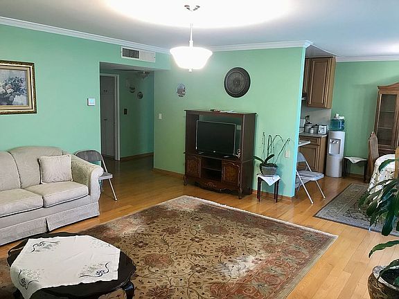 3rd image of 6133 Whitsett Ave APT 26