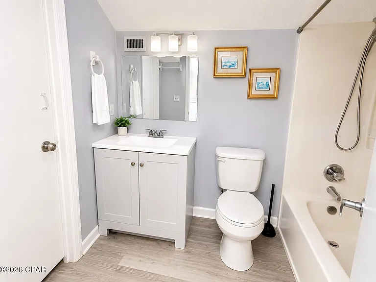 4113 Holiday Dr #201 — Photo 10