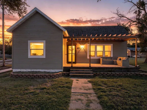 222 S 5th St, Conway Springs, KS 67031