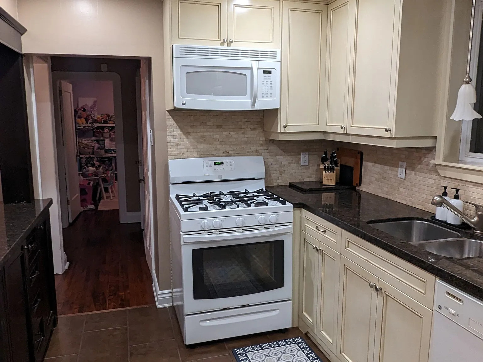 3 bed, $4,000 — Photo 4