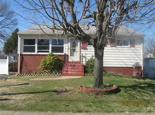 8 Livingston Dr, Hamilton, NJ 08619