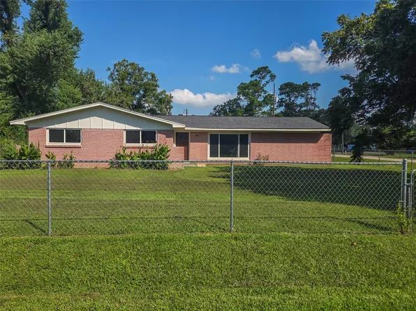 6402 Gaffney Dr, Jones Creek, TX 77541