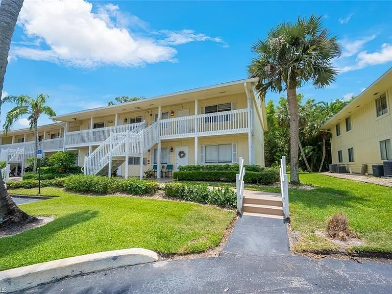 4625 Bayshore Dr #D16 — Photo 2