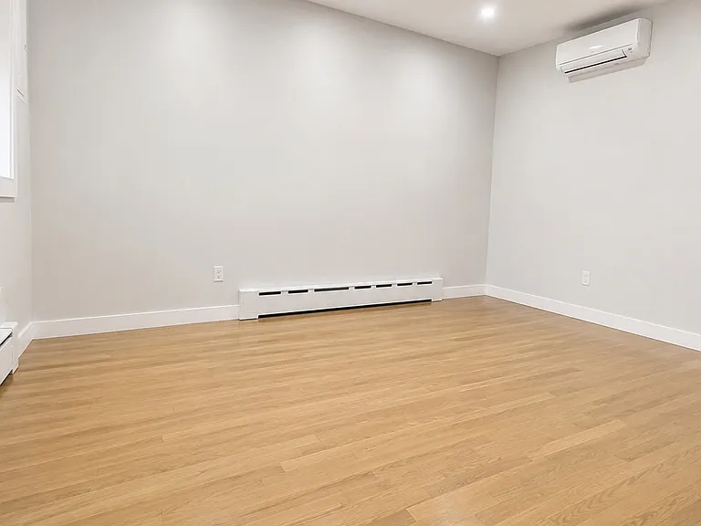 251 Graves St #1 — Photo 4