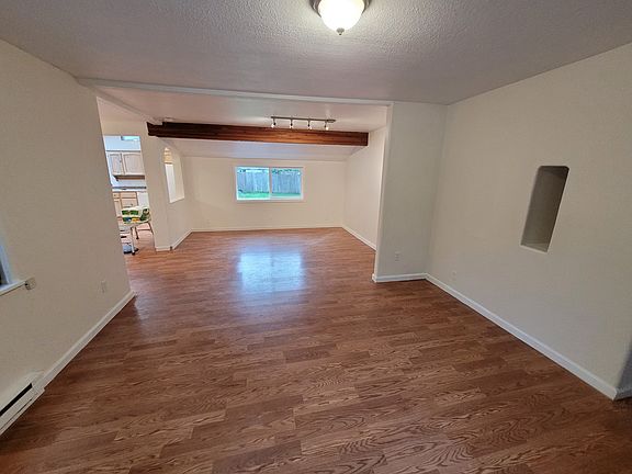 3rd image of 43015 SE North Bend Way