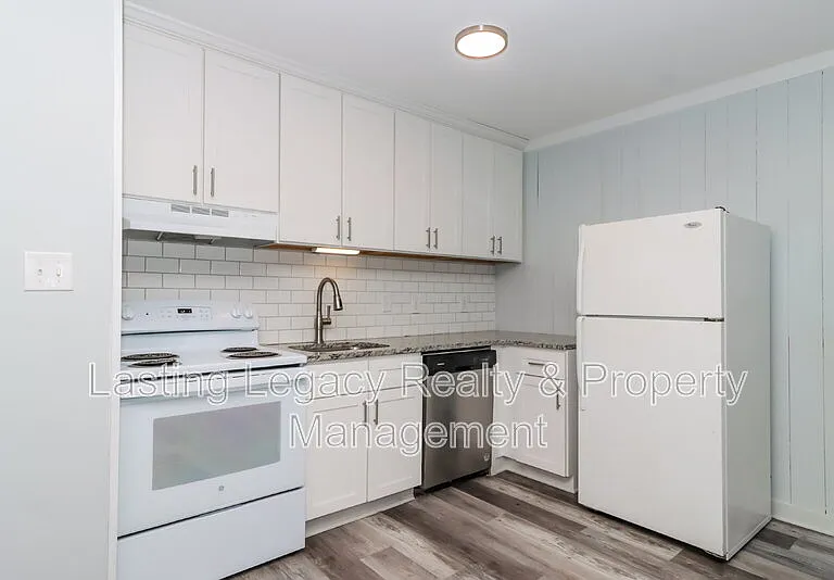 2325 15th St NE — Photo 5
