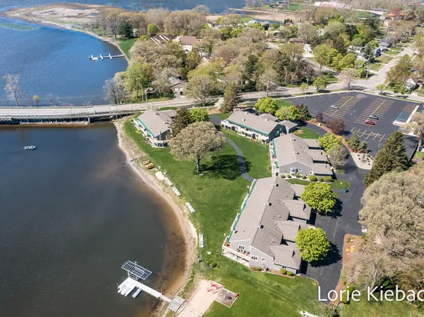 654 Edgewater Dr #15, Spring Lake, MI 49456