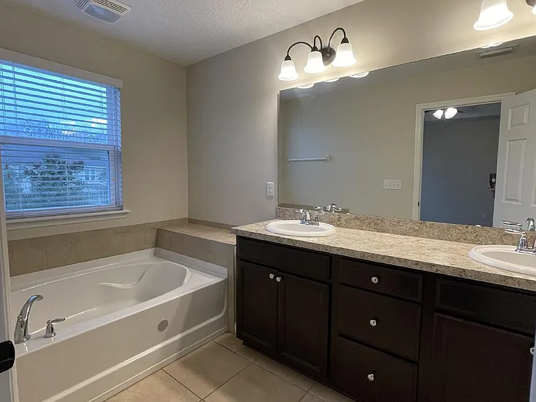 41 Nelson Ln — Photo 7
