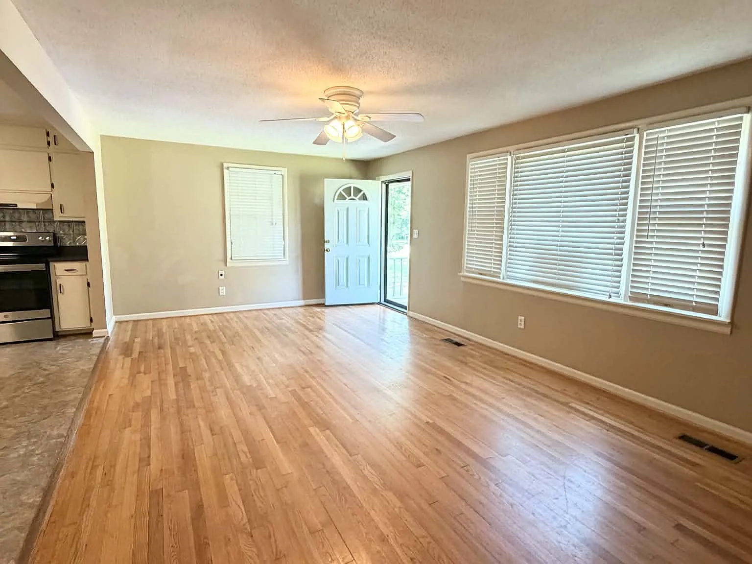 3 bed, 1080 sqft, $1,250 — Photo 3