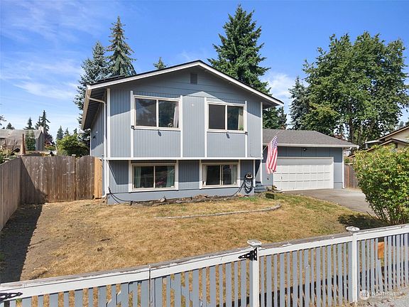 3rd image of 16824 21st Avenue E