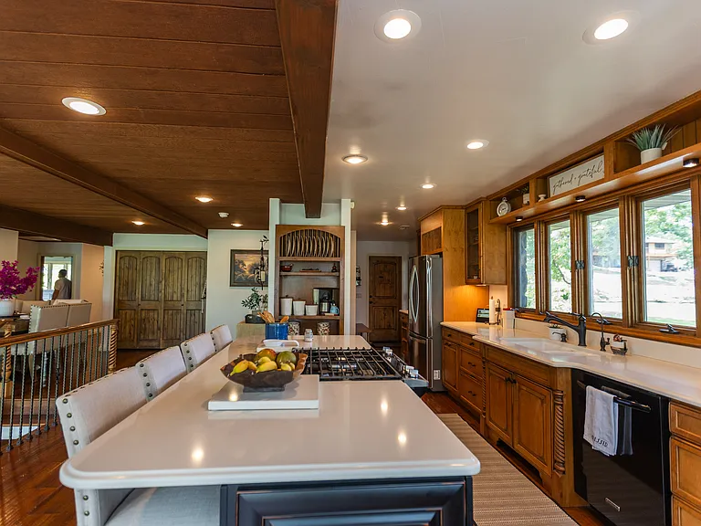 Edgewater Cir — Photo 10