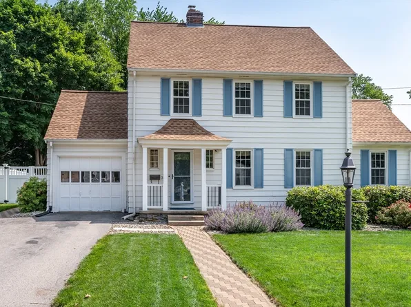 39 Park Ave, Webster, MA 01570