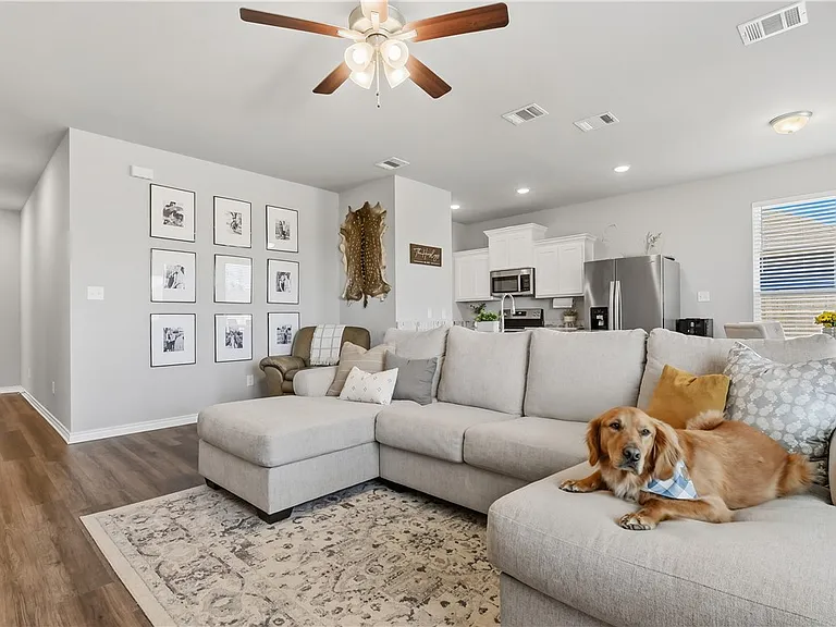 2420 Lightfoot Ln — Photo 11
