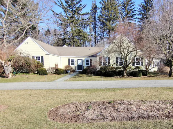 35 Very Merry Rd, Stamford, CT 06903