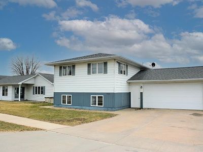 518 9th St SE, Dyersville, IA, 52040
